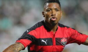 Marinho chega ao Vitória e declara amor pelo clube