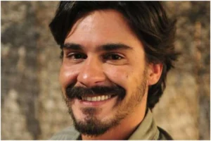 Ator tem celular levado durante festa popular em Salvador
