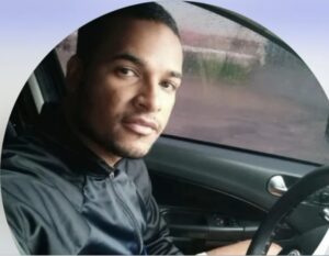 Jovem é atacada durante assalto em barraca de Itapuã, Salvador