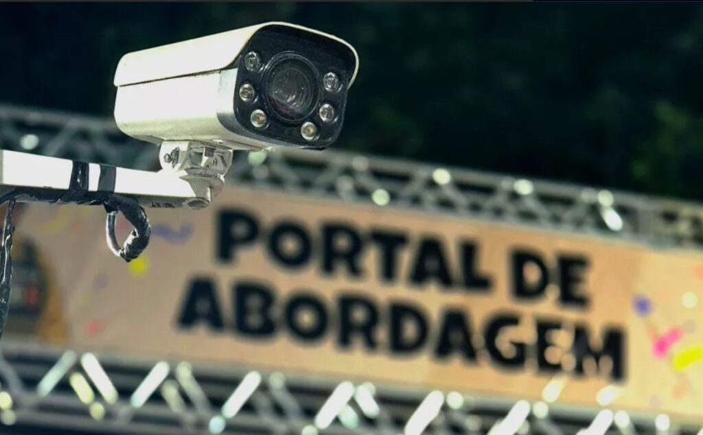 Carnaval de Salvador tem 18 procurados localizados com auxílio de reconhecimento facial no segundo dia de festa