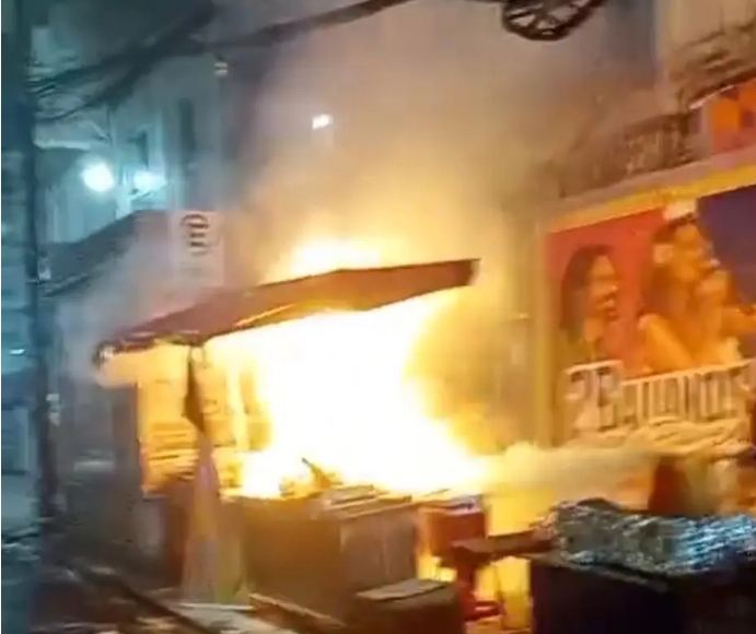 Barraca de ambulante pega fogo no Campo Grande durante Carnaval em Salvador
