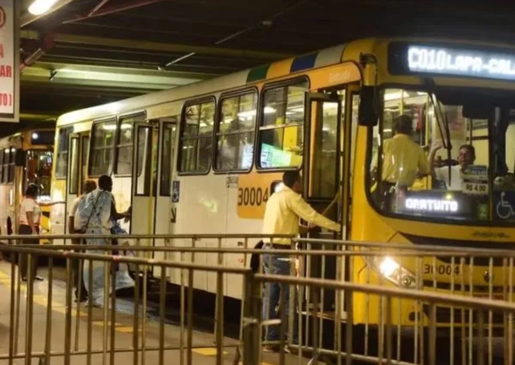 Estação da Lapa reorganiza circulação de ônibus e reabre plataformas no subsolo