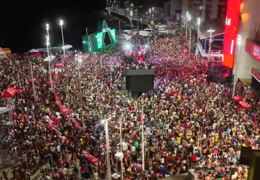 Problema no gerador provoca pausa em show de Xanddy no pré-Carnaval