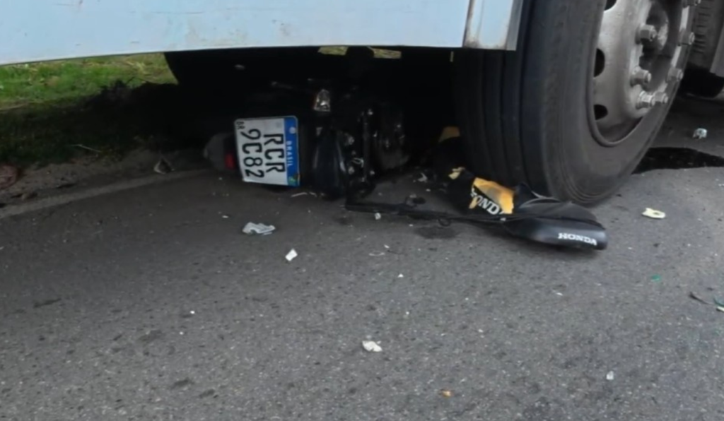 Motociclista morre em colisão com ônibus em Cajazeiras, Salvador