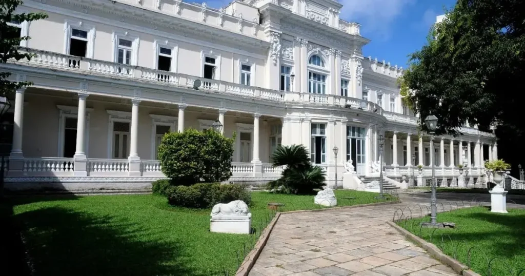 Governo oficializa mudança no Palácio da Aclamação para novo centro cultural