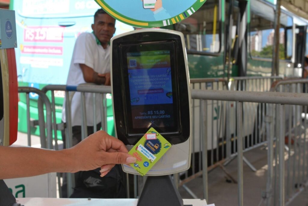 Transporte exclusivo do Carnaval 2026 liga shoppings aos circuitos da festa em Salvador