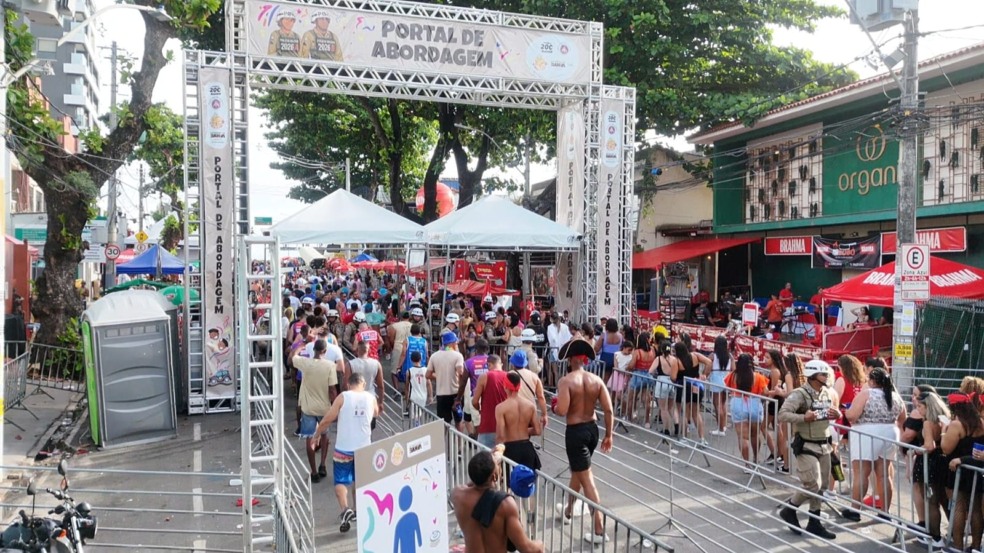 Homem é preso ao tentar entrar armado no Circuito Dodô durante o Carnaval de Salvador