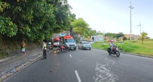 Colisão entre motocicleta e van deixa duas pessoas feridas no Subúrbio de Salvador