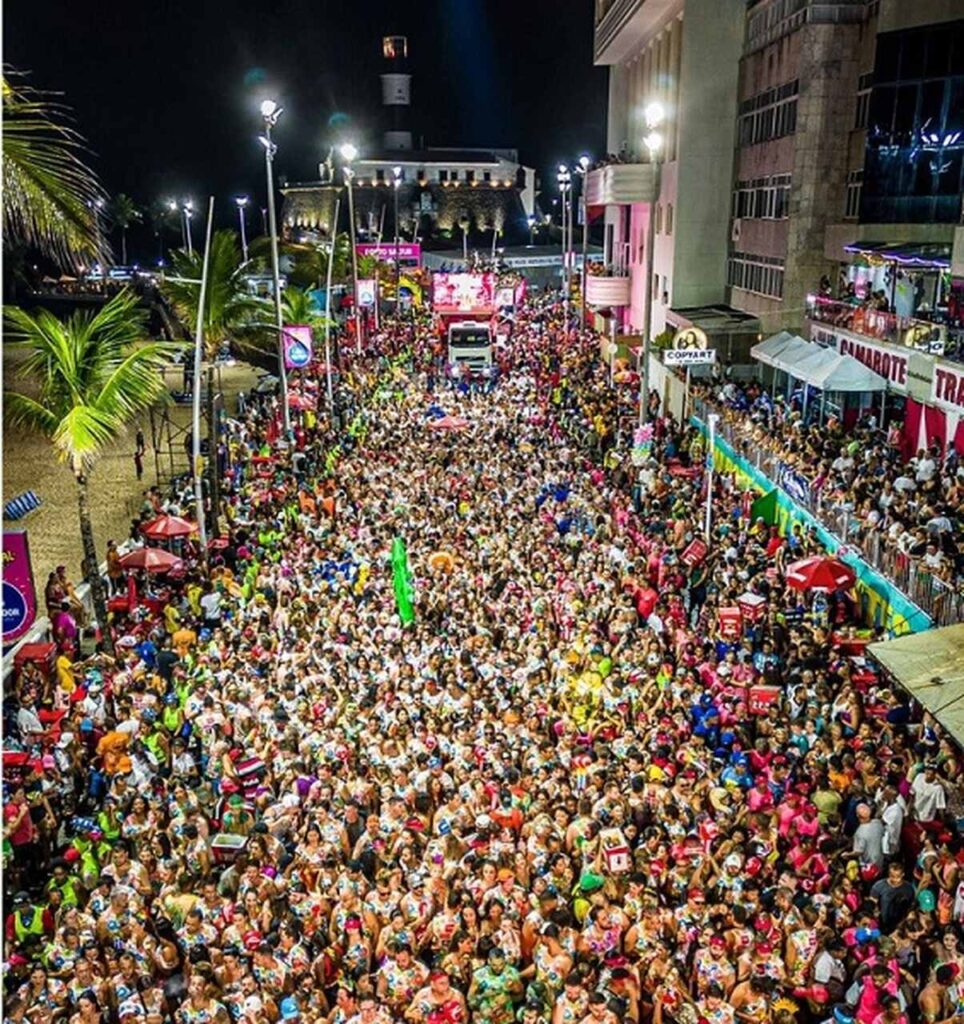 Cadeirante passa por situação de risco durante festa “A Melhor Segunda-Feira do Mundo”, em Salvador