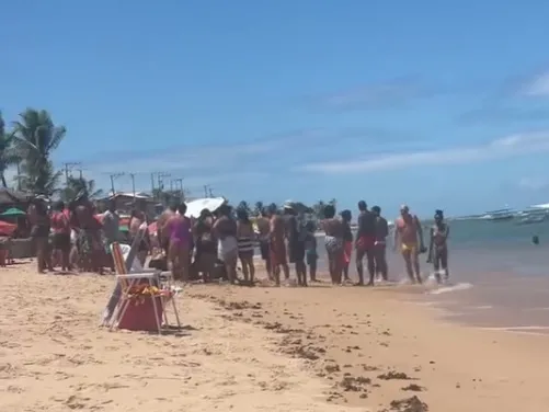 Homem morre após afogamento em praia de Camaçari