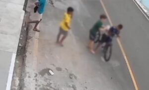 Vídeo: Homem é flagrado agredindo crianças e cachorro em Paripiranga
