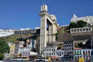 Homem morre após sofrer descarga elétrica ao tentar furtar fios no Centro de Salvador