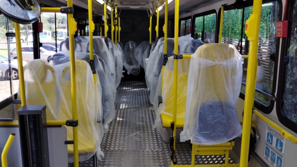 Novos ônibus com ar-condicionado passam por inspeção antes de chegar a Salvador