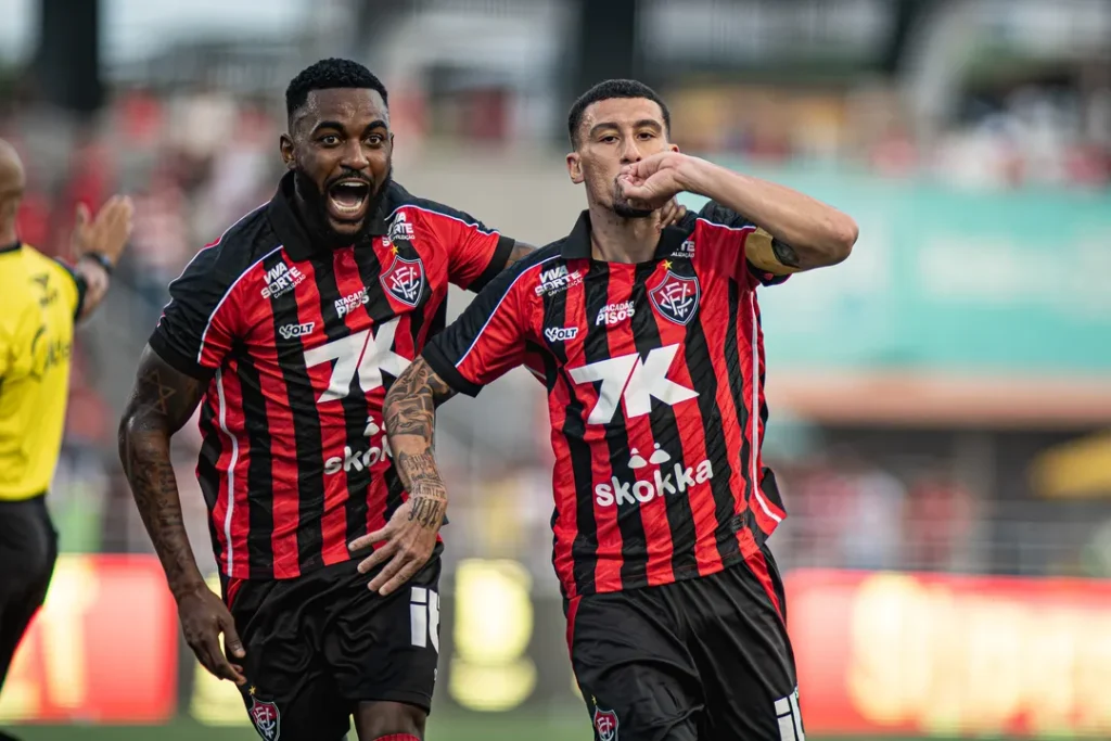 Vitória marca no início, controla o jogo e vence o CRB por 4 a 2 fora de casa