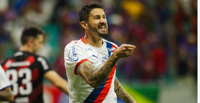 Bahia vence Athletico-PR com destaque para Everaldo e se recupera no Brasileirão