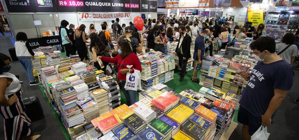 Ingressos para a Bienal do Livro Bahia 2026 já estão disponíveis; evento deve reunir 120 mil pessoas em Salvador