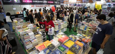 Ingressos para a Bienal do Livro Bahia 2026 já estão disponíveis; evento deve reunir 120 mil pessoas em Salvador