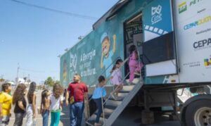Carreta de cinema gratuita percorre cidades da Bahia com exibição de filmes