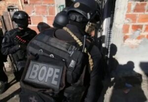 URGENTE! Mãe e filho cadeirante são mantidos reféns durante ação policial em Salvador