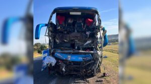 Acidente com ônibus de igreja deixa mortos e feridos na BR-050