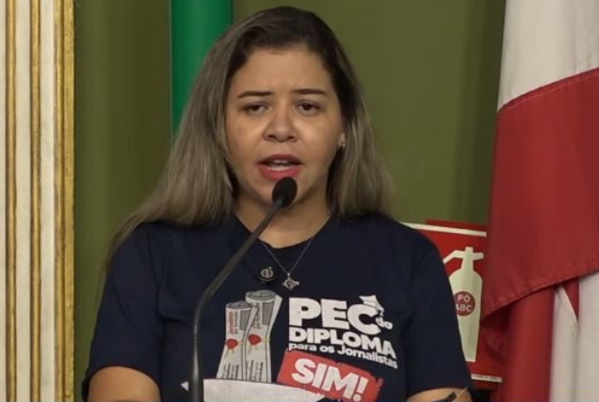 Jornalistas fazem ato em Salvador e apontam dificuldades da profissão no Dia do Jornalista