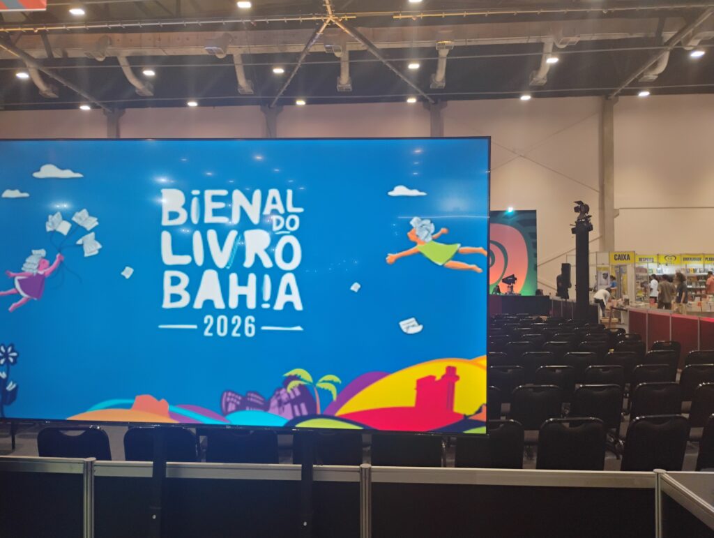 Bienal do Livro Bahia reúne grandes autores e programação intensa neste sábado em Salvador