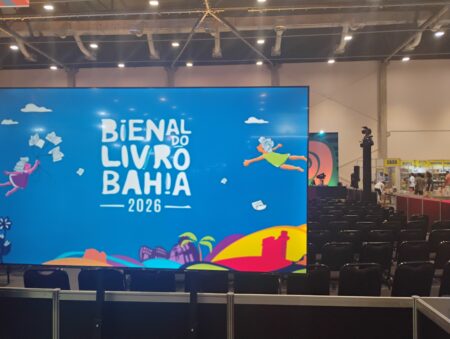 Bienal do Livro Bahia reúne grandes autores e programação intensa neste sábado em Salvador