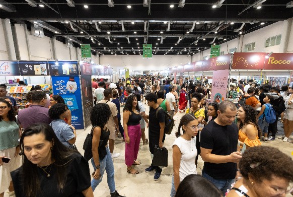 Estado garante entrada gratuita para professores na Bienal do Livro Bahia 2026