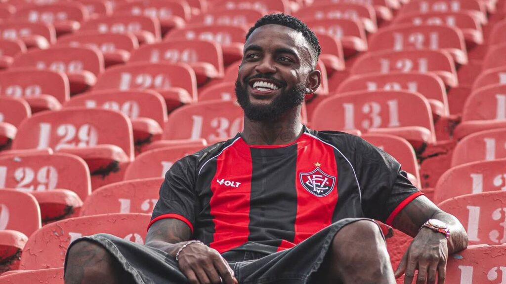 Vitória lança novo uniforme rubro-negro para a temporada 2026