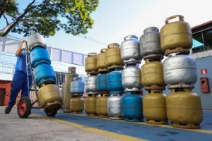Reajuste no gás de cozinha impacta preços em Salvador a partir desta quarta