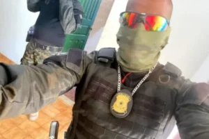 Ex-PM morre após confronto com policiais civis durante operação na Pituba, em Salvador