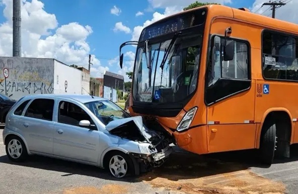 Colisão entre carro e ônibus deixa homem morto e ferido na zona rural de Belo Campo