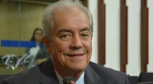 Deputado Eduardo Alencar é diagnosticado com síndrome do coração partido e se afasta da Alba