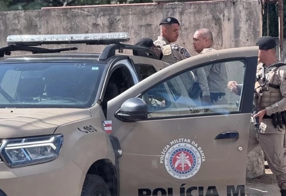 Vídeo: Policial militar é preso após publicações em redes sociais e levado para unidade em Lauro de Freitas