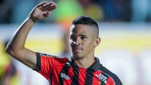 Vitória terá recurso julgado pelo STJD em caso que envolve atacante Erick e presidente do clube