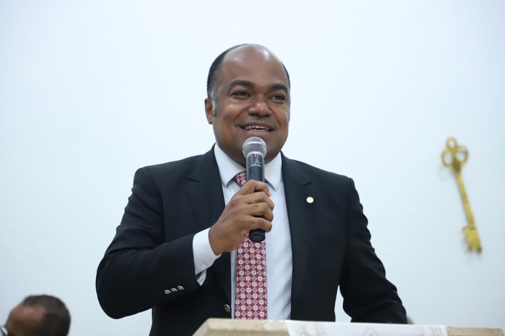Deputado Samuel Júnior se envolve em acidente no sul da Bahia e escapa com ferimentos leves